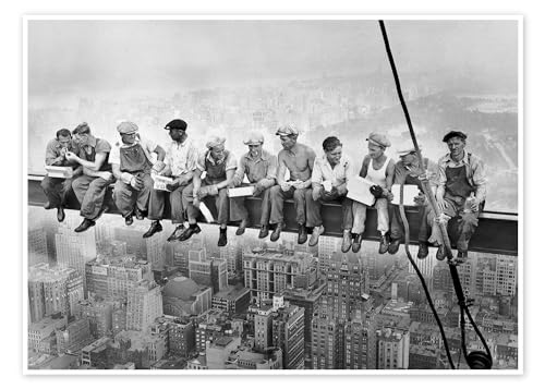 Obreros almorzando en un rascacielos pósters para la pared Cuadros decoración para cualquier habitación 90 x 70 cm Blanco y negro Fotografía en blanco y negro Láminas decorativas